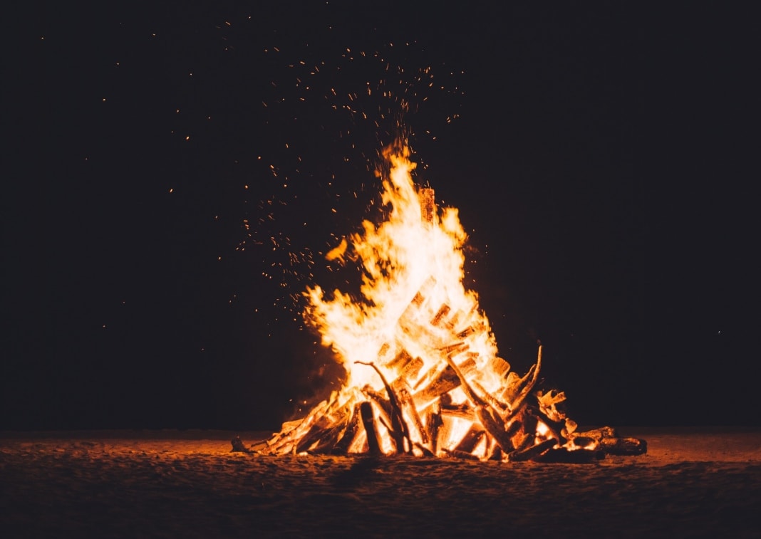 bonfire night safety tips from B&M